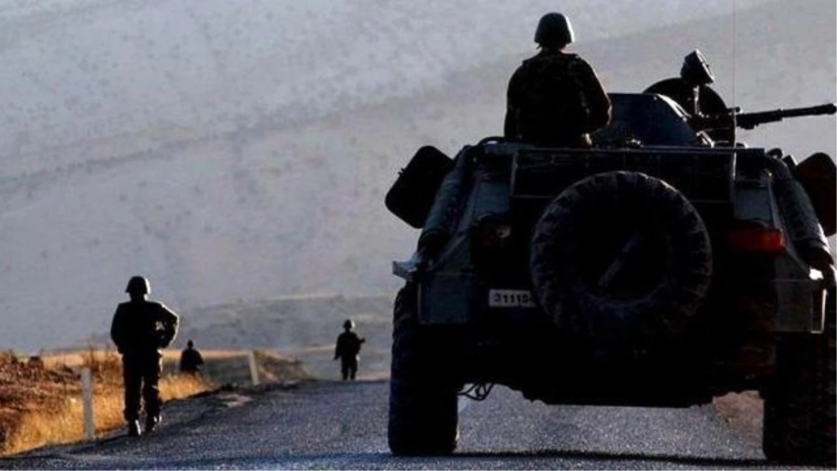 Bitlis\'te Askeri Araca Bombalı Saldırı: 2 Asker Yaralı