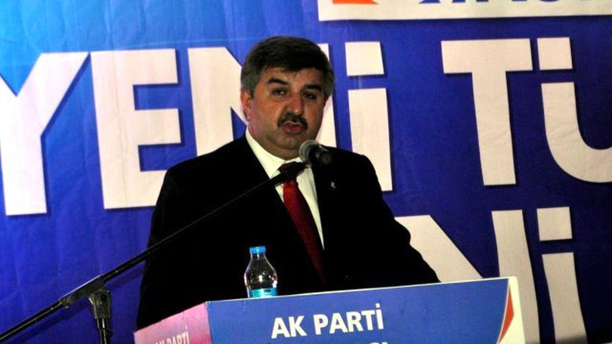 AK Parti\'de İstifa Depremi