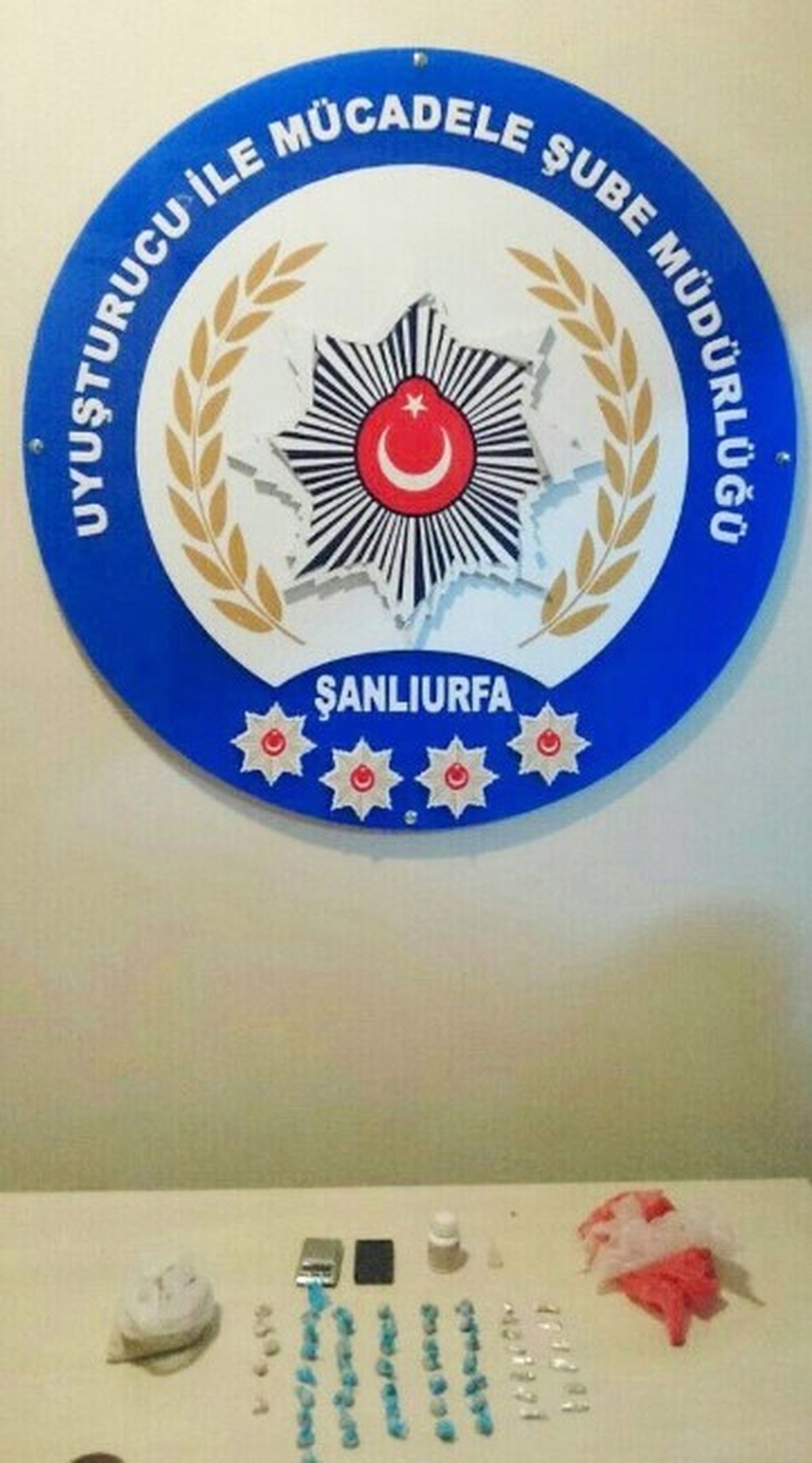 Aranan Şahıs Uyuşturucu Maddeyle Yakalandı