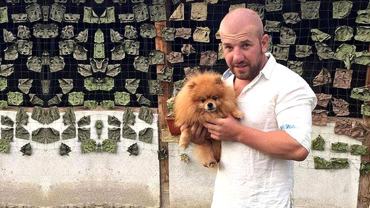 At Sırtında Göçmen 'Avlayan' Irkçı Adam Lüks Otomobil Satın Aldı