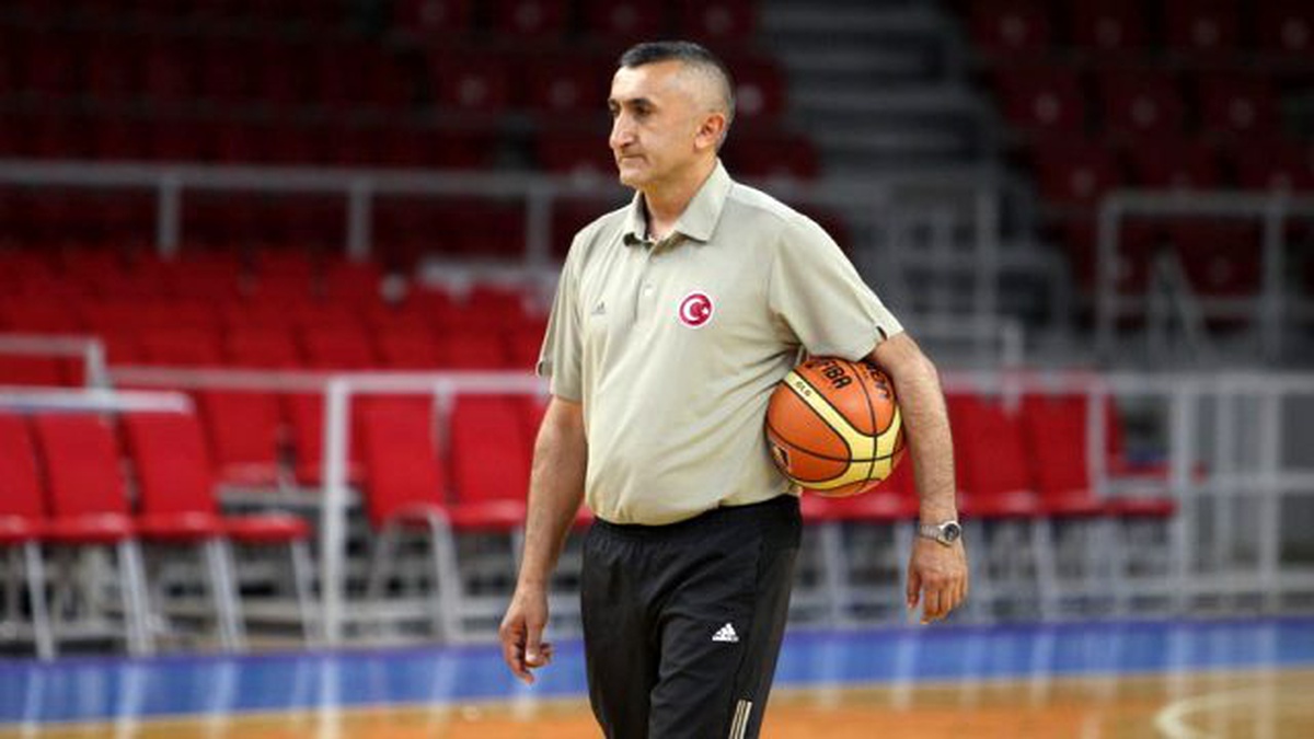 Aziz Akkaya, Beşiktaş Kadın Basketbol Takımı\'nın Başına Geçti