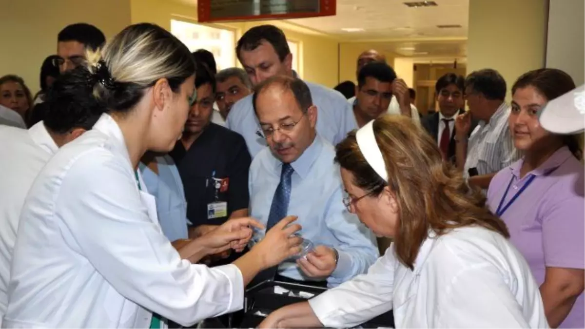 Bakan Akdağ, Mersin Şehir Hastanesi\'nde İncelemelerde Bulundu