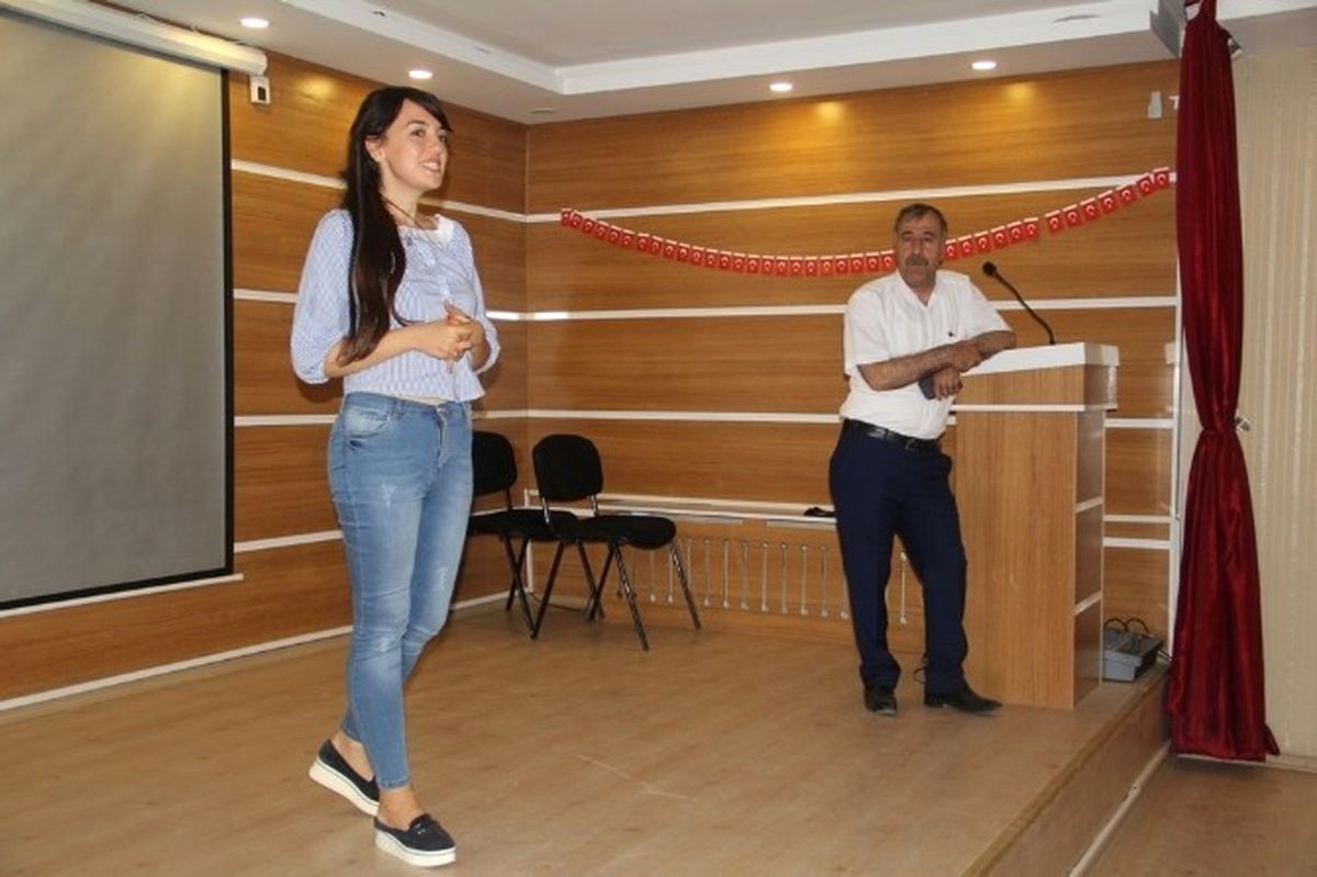 Başkale\'de Aday Öğretmenlere Seminer