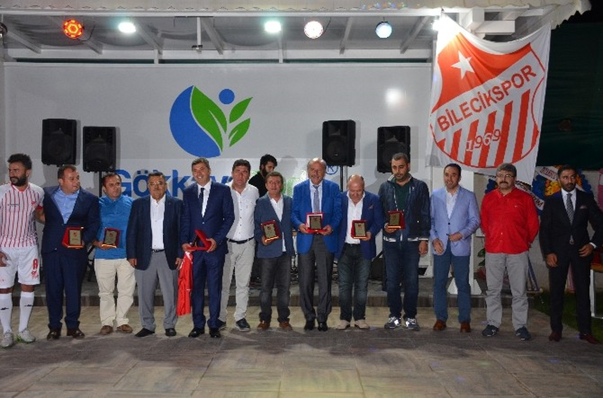 Bileciksporlular Düzenlenen Gecede Bir Araya Geldi