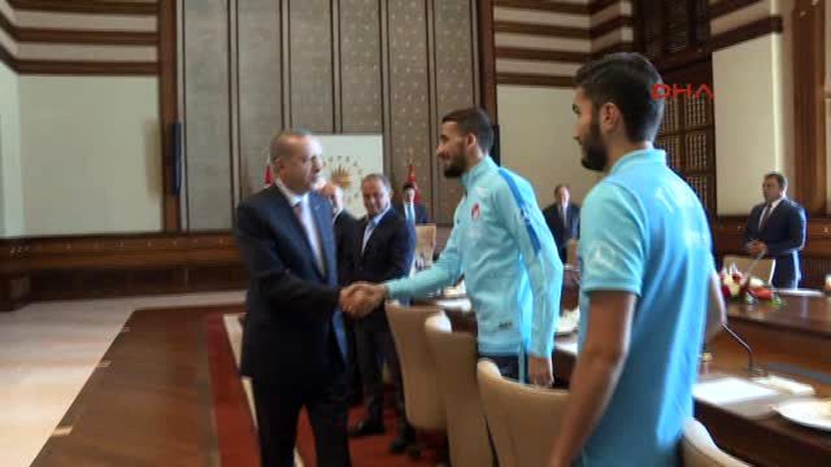 Cumhurbaşkanı Erdoğan, A Milli Futbol Takımı\'nı Kabul Etti