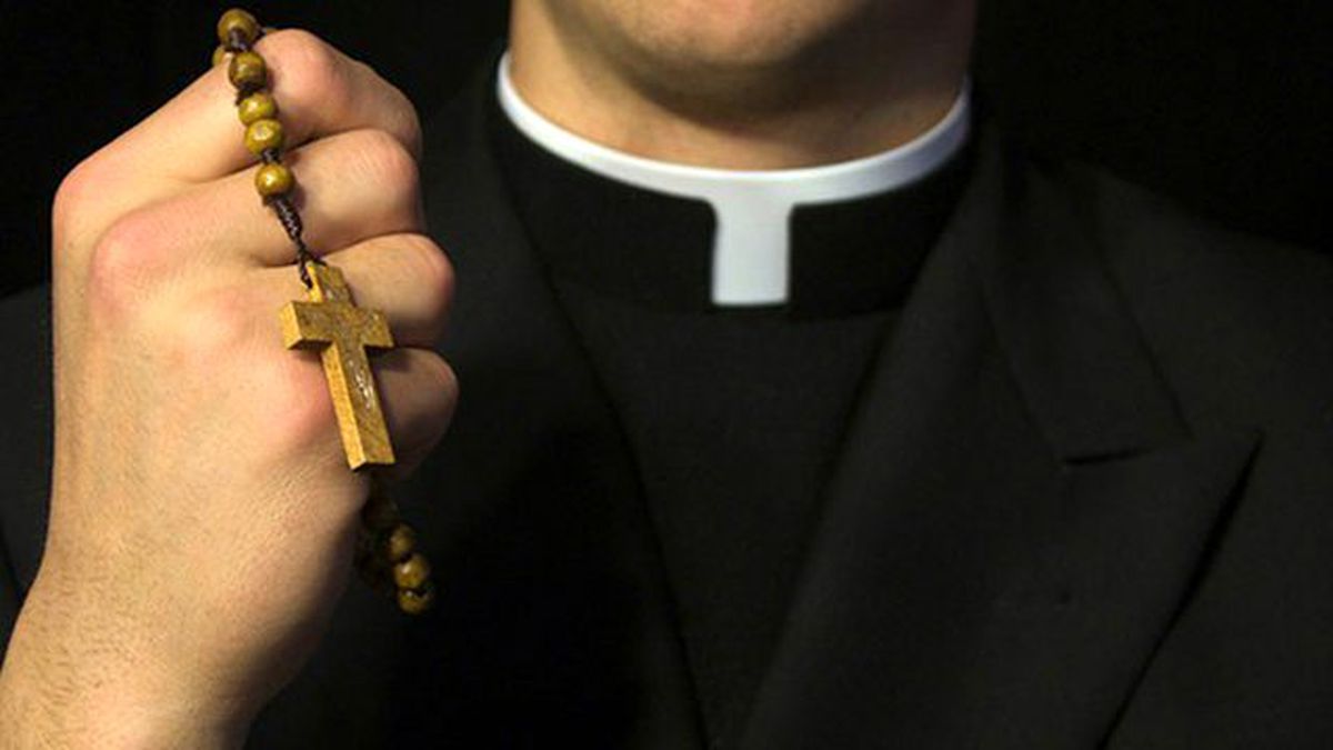 Danimarka'da Rahip Kız ve Erkek Çocuklarına Tecavüzden Gözaltına Alındı