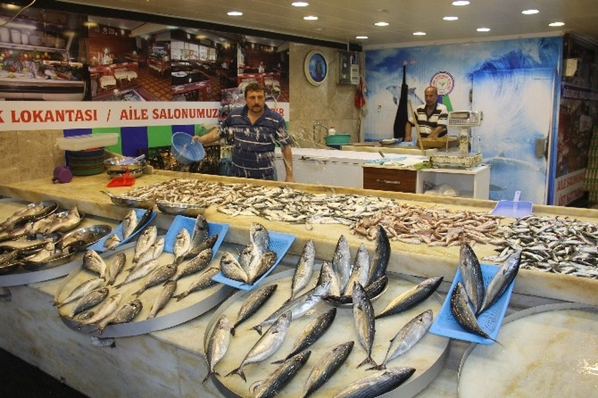 Deniz Av Sezonunun İlk Gününde Etkili Olan Fırtına Balık Tezgahlarının Boş Kalmasına Neden Oldu