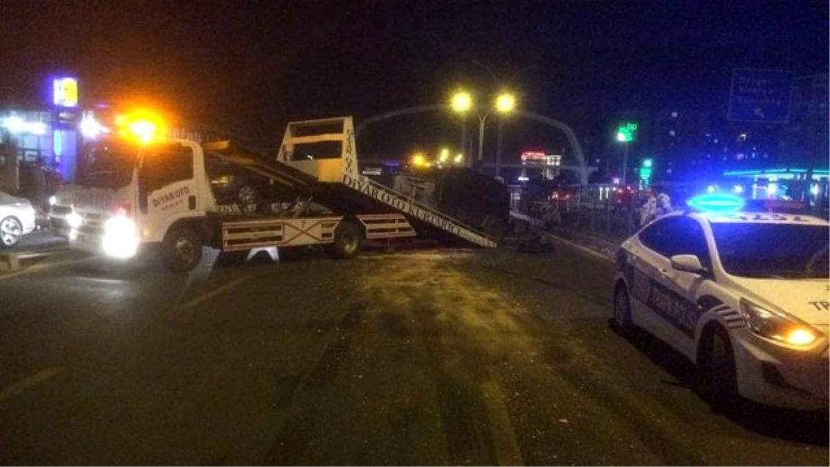 Diyarbakır\'da Zırhlı Polis Aracı Kaza Yaptı: 1 Yaralı