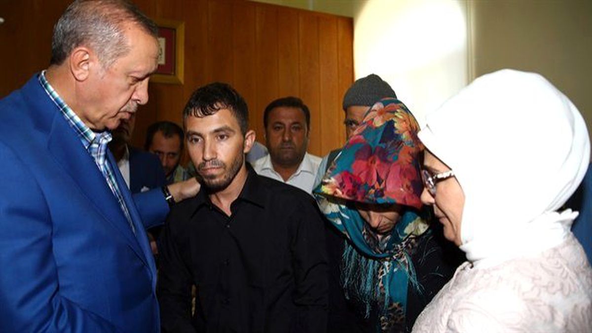 Erdoğan, Düğünleri Kana Bulanan Çifti Fatma Şahin'e Emanet Etti