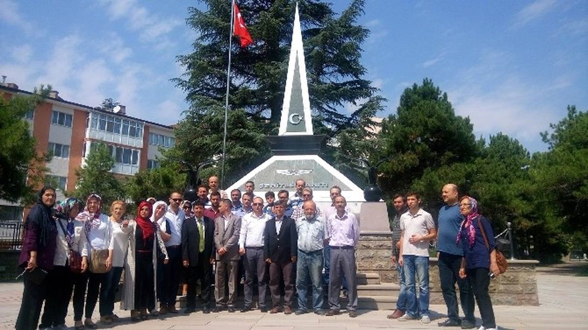 Eskişehirli Ülkücüler Şehitliği Ziyaret Etti