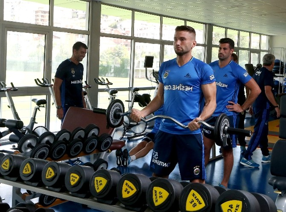 Fenerbahçe, Hazırlıklarını Sürdürdü