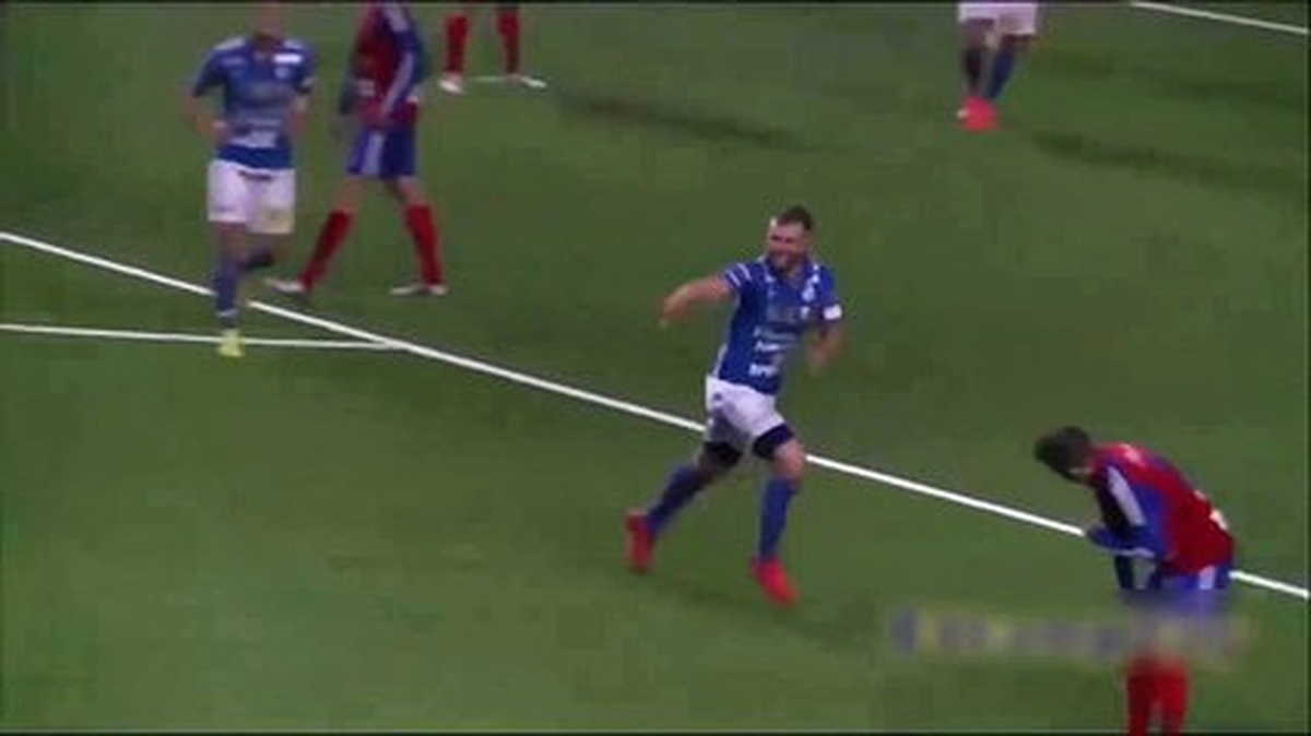 Gol Sevincinde Oyundan Atıldı