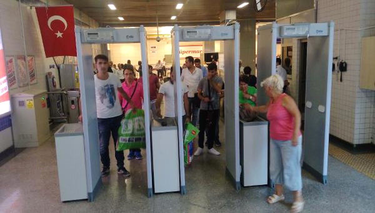 Havalimanı Metro Girişine Dedektörlü Kapı Konuldu