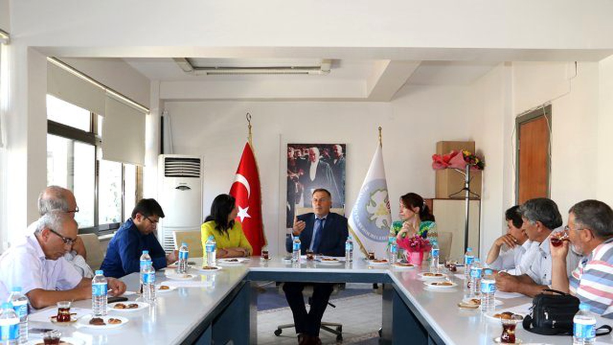 Hizmetin Siyaseti Olmaz