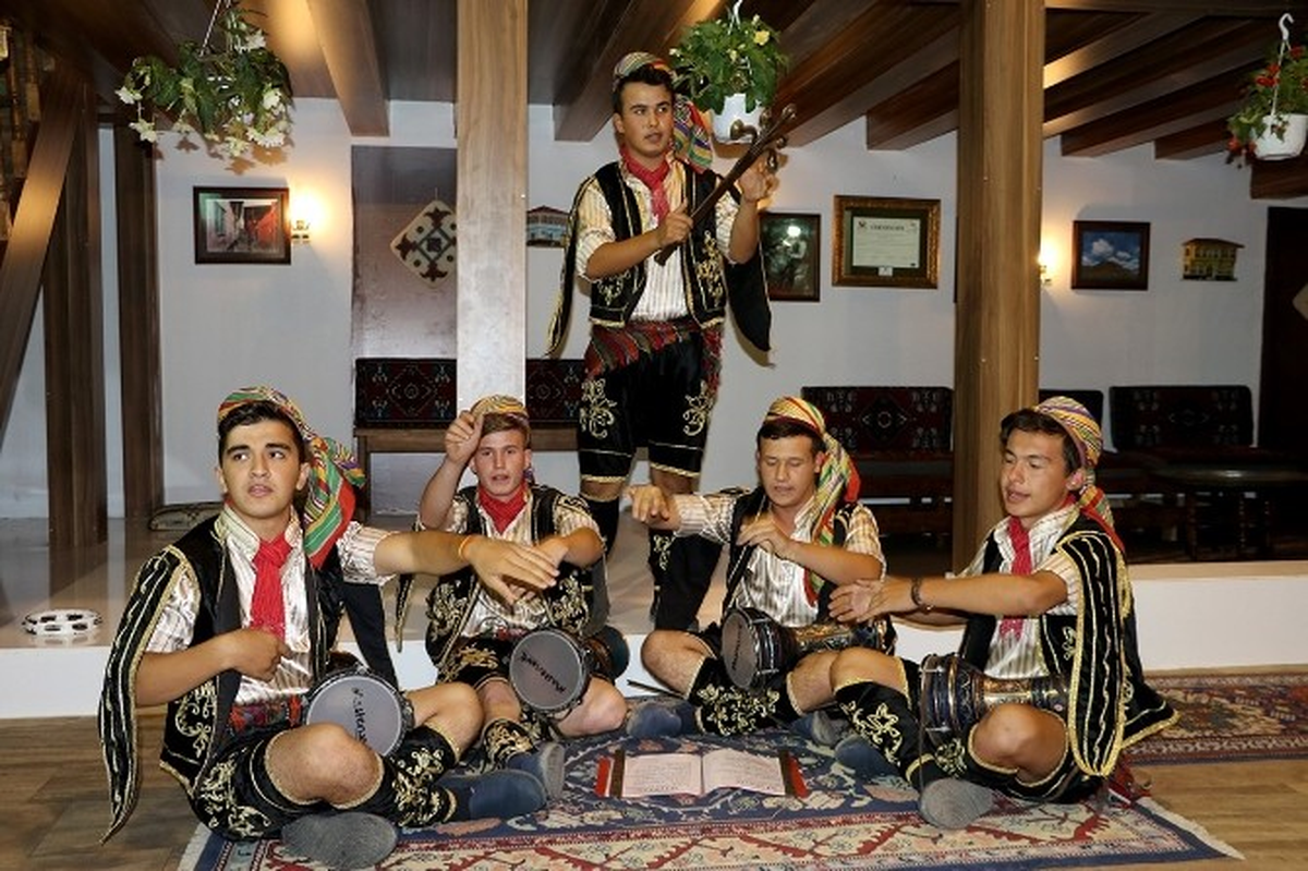 Kula Yarenleri İzmir\'de