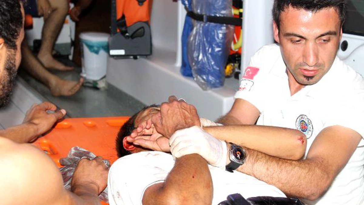 Minibüsle Motosiklet Çarpıştı: 4 Yaralı