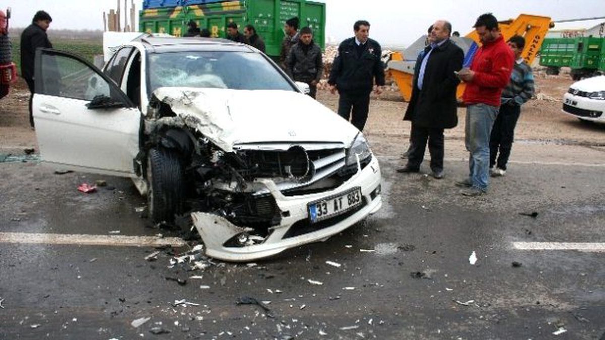 4 Aracın Karıştığı Kazada 2 Kişi Yaralandı