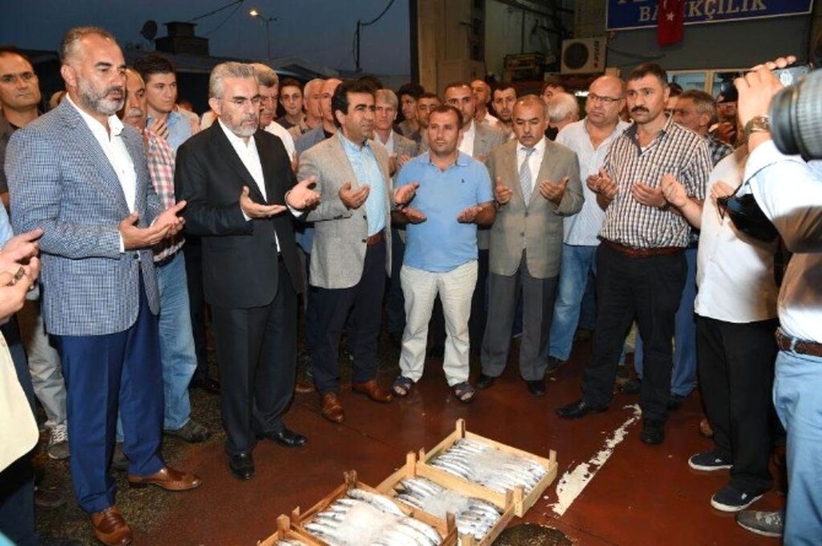 Sezonun İlk Balıkları Karamürsel\'de Mezatta Satıldı