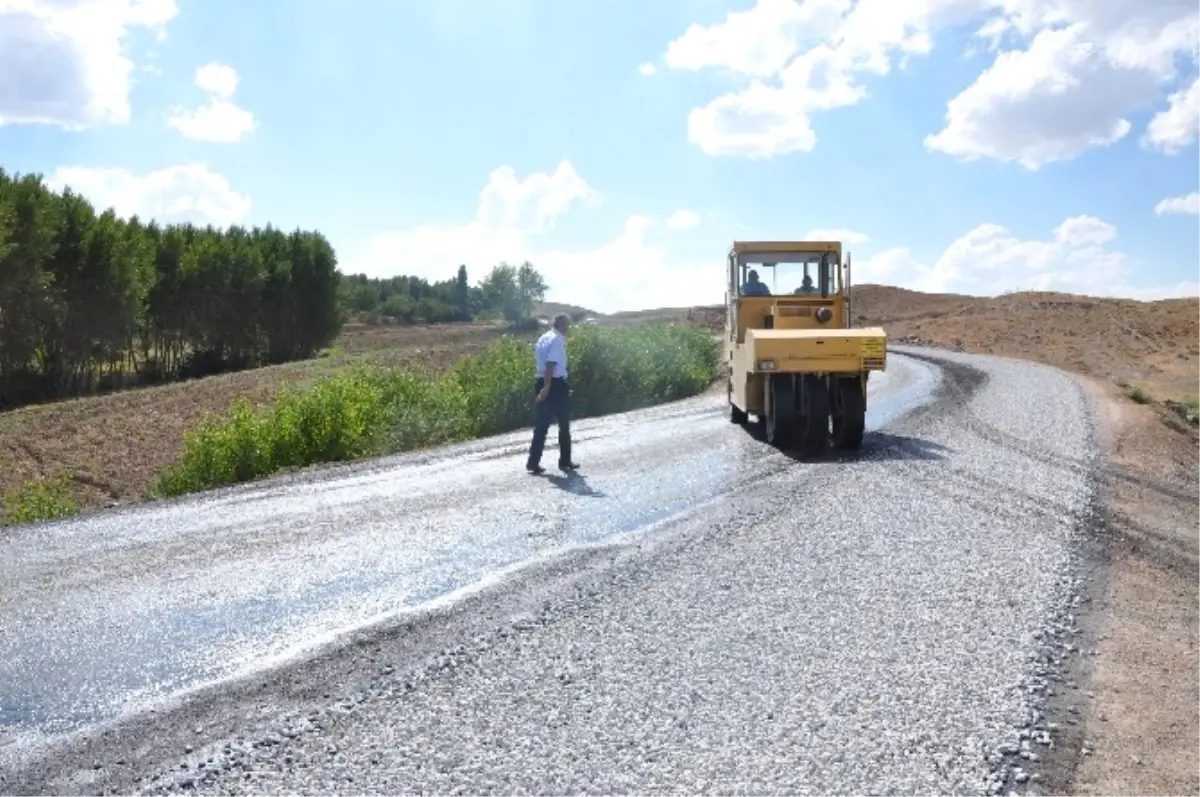 Sorgun İlçesine Bağlı Köylerde Yol Çalışmaları Sürüyor