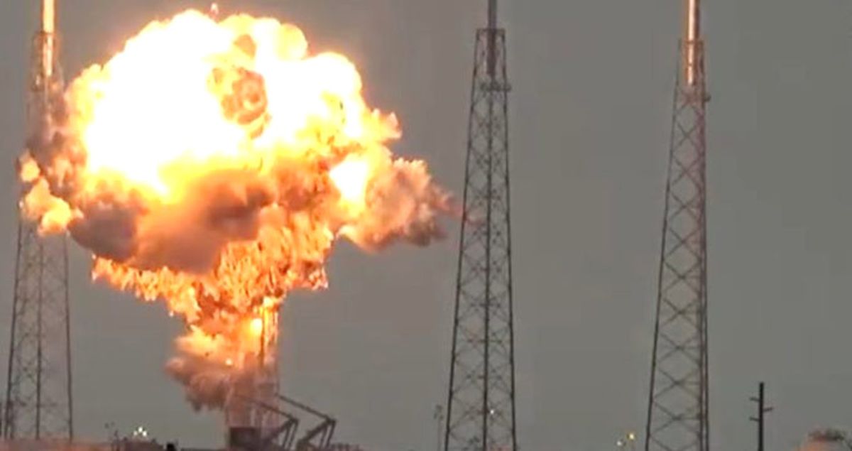 SpaceX Falcon 9 Roketi Test Sırasında Patladı