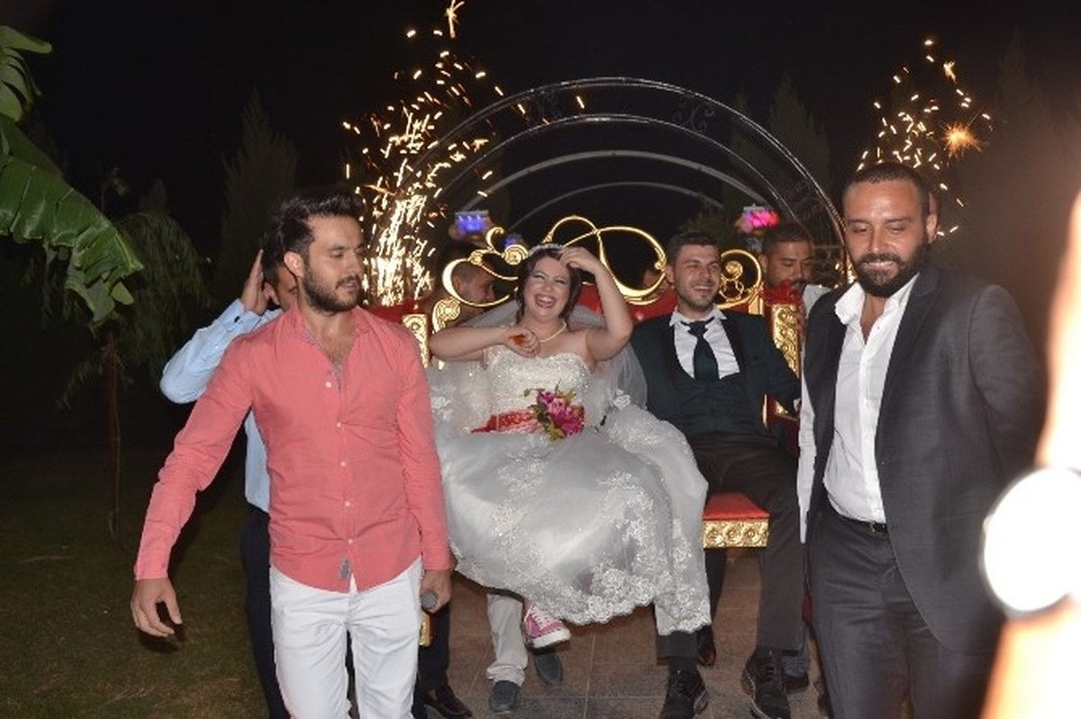 Trafik Kazası Geçiren Gelinin Aşkı Engel Tanımadı