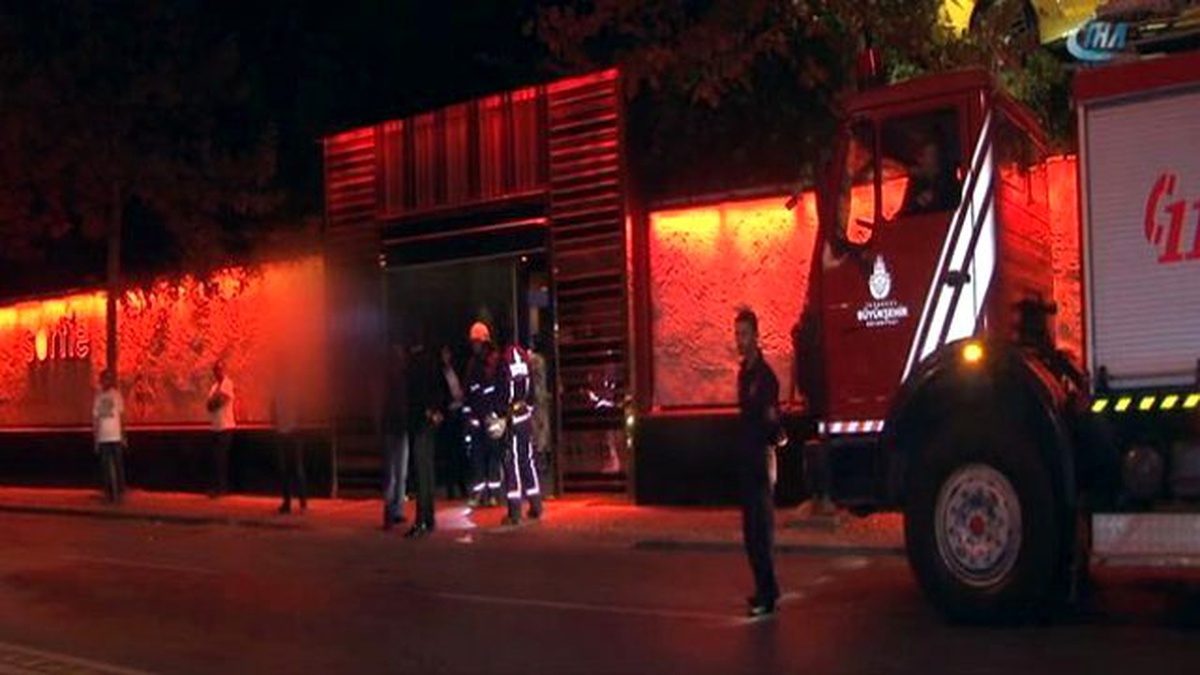 Ünlü Gece Kulübünde Yangın Alarmı