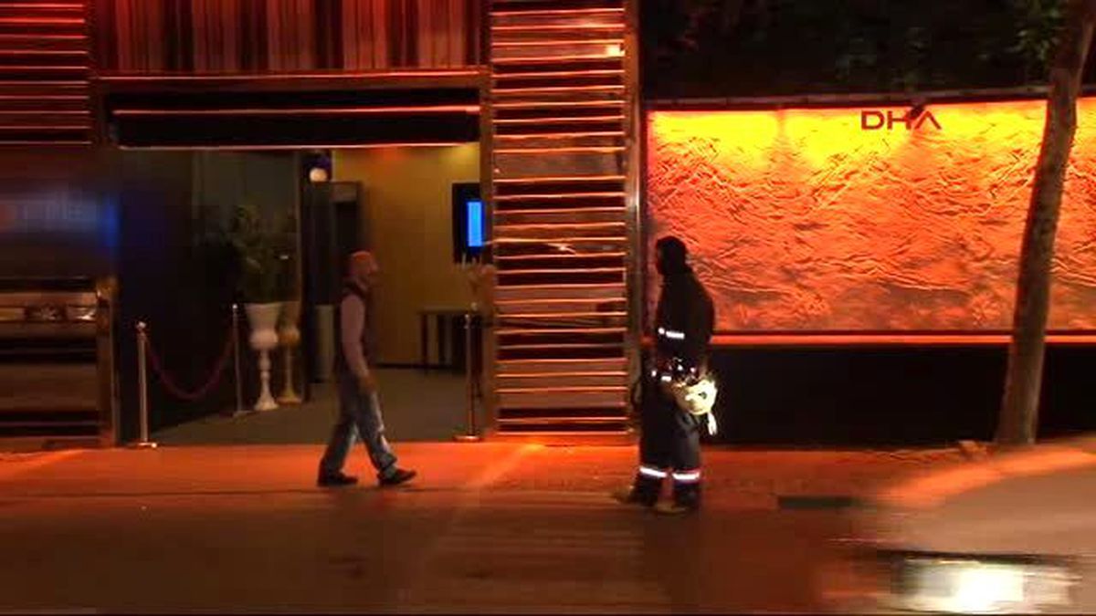 Ünlü Gece Kulübünde Yangın Paniği