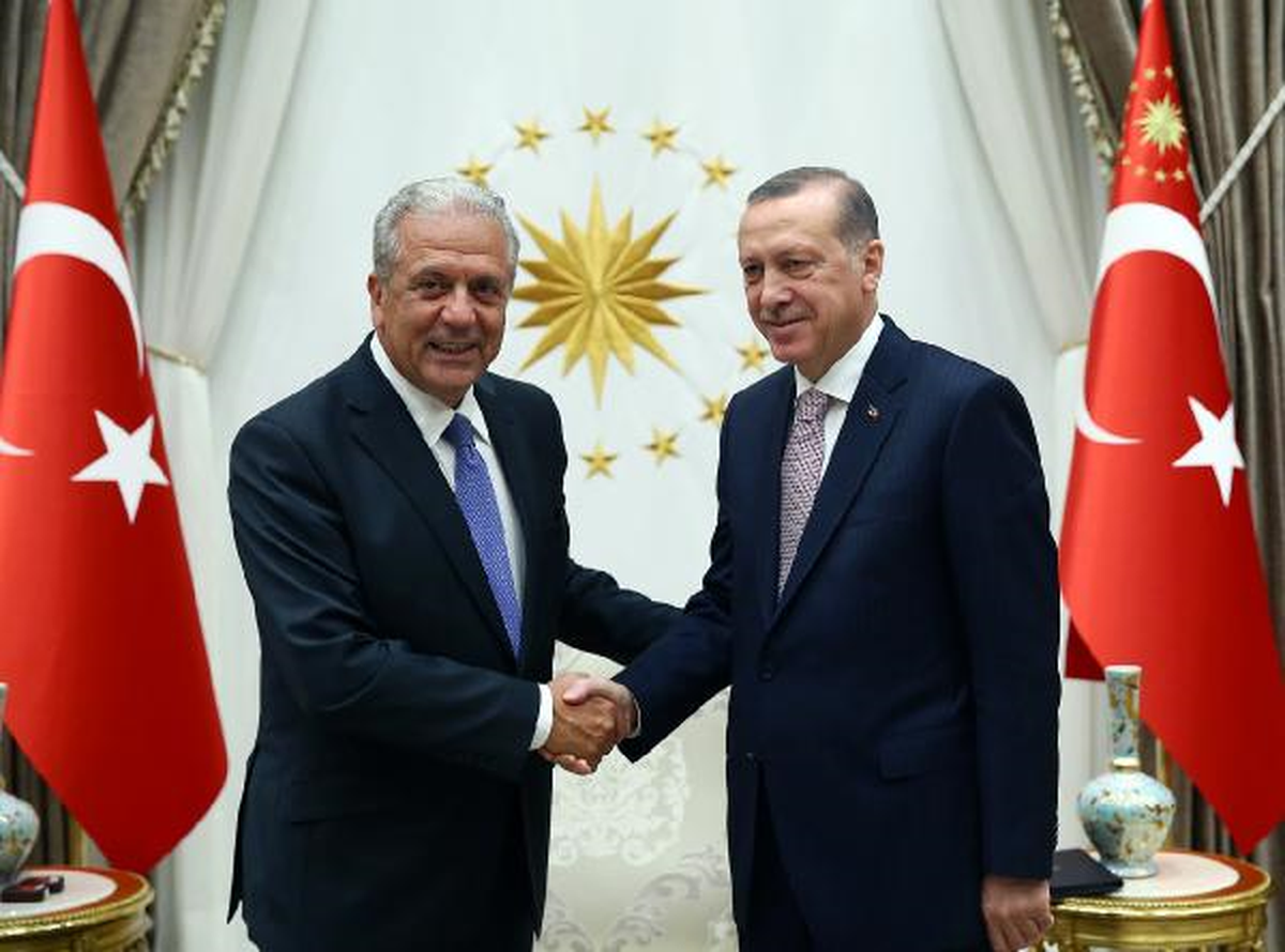 Yunanistan Atina Eski Belediye Başkanı Dimitris Avramopulos Cumhurbaşkanlığı Sarayı\'nda
