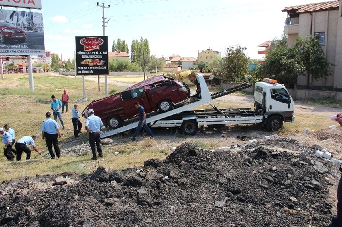 Aksaray\'da Minibüsle Otomobil Çarpıştı: 1 Yaralı