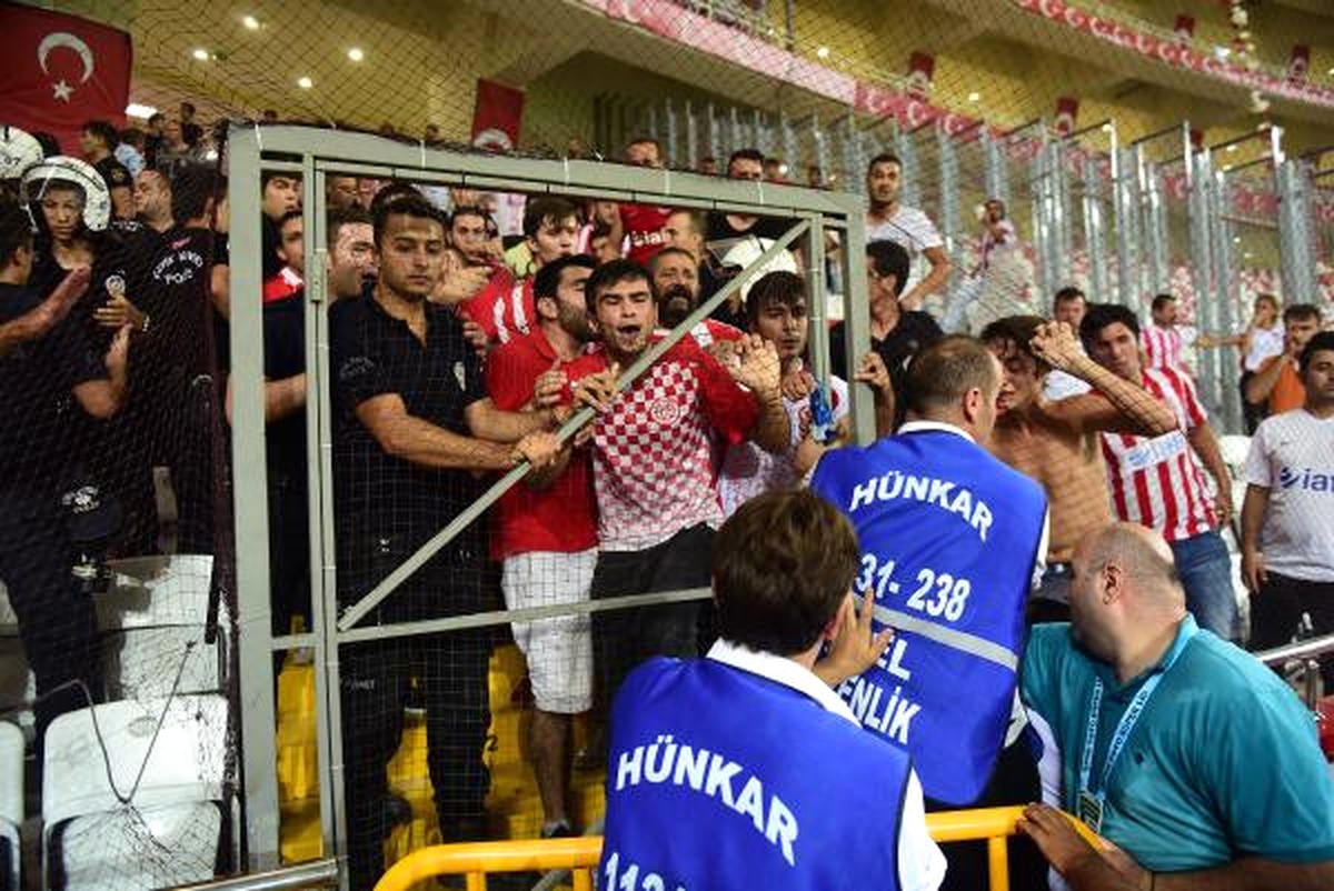 Antalyaspor Seyircisiz Oynama Cezasına Tepkili