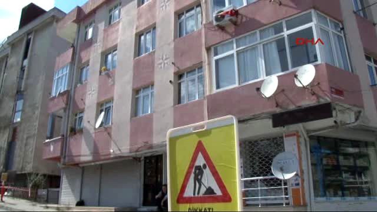 Apartmanları Hasar Gören Vatandaşlar Sokakta Kaldı