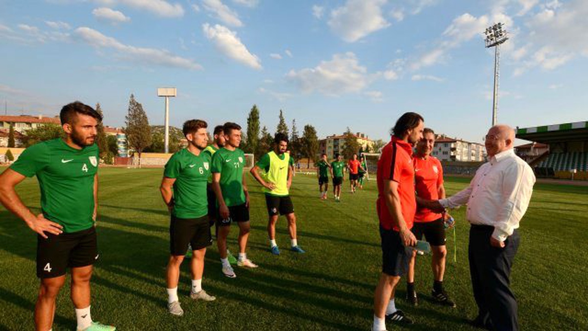 Başkan Gümüş\'ten Muğlasporlu Futbolculara Baklava