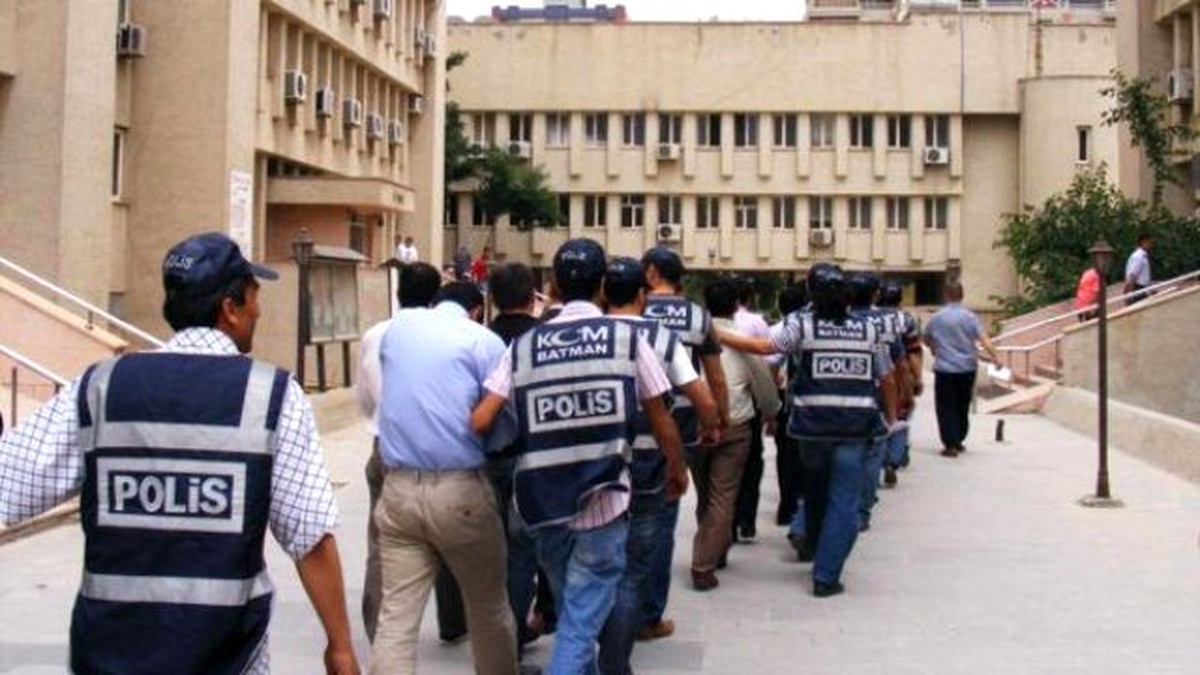 Batman\'da Açığa Alınan 10 Polis Gözaltına Alındı