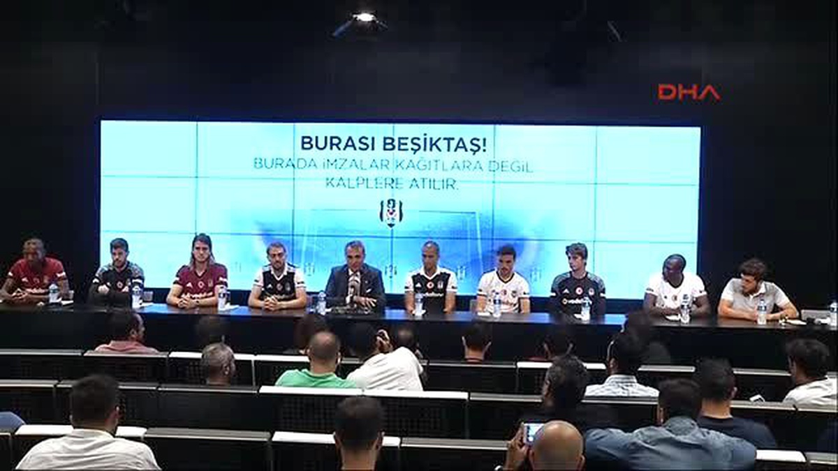 Beşiktaş Kulübü 8 Yeni Transfer İçin İmza Töreni Düzenledi