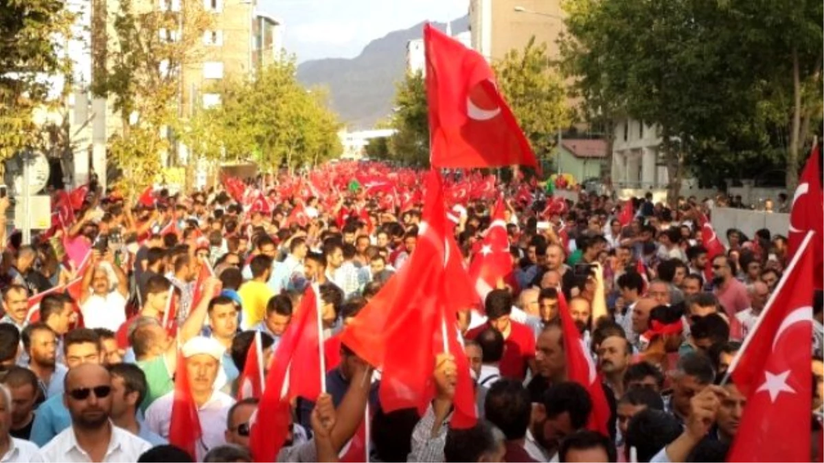 Bitlis\'te "Teröre Lanet" Yürüyüşü