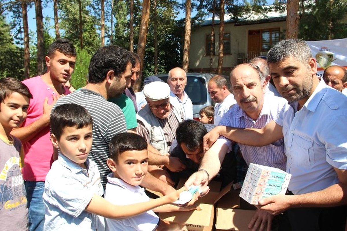 Camilerde Diş Fırçası ve Diş Macunu Dağıtıldı
