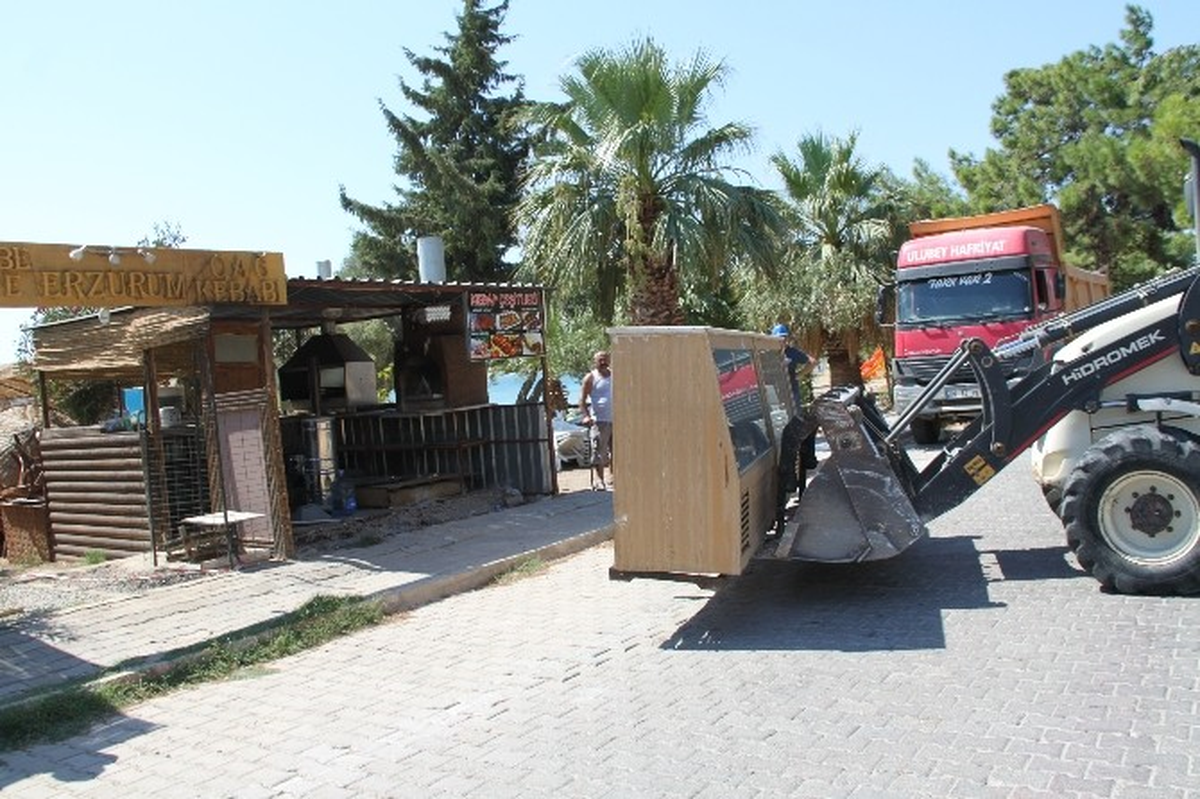 Didim\'de Kaçak Yapı Yıkımına Fevzi Paşa\'dan Başlandı