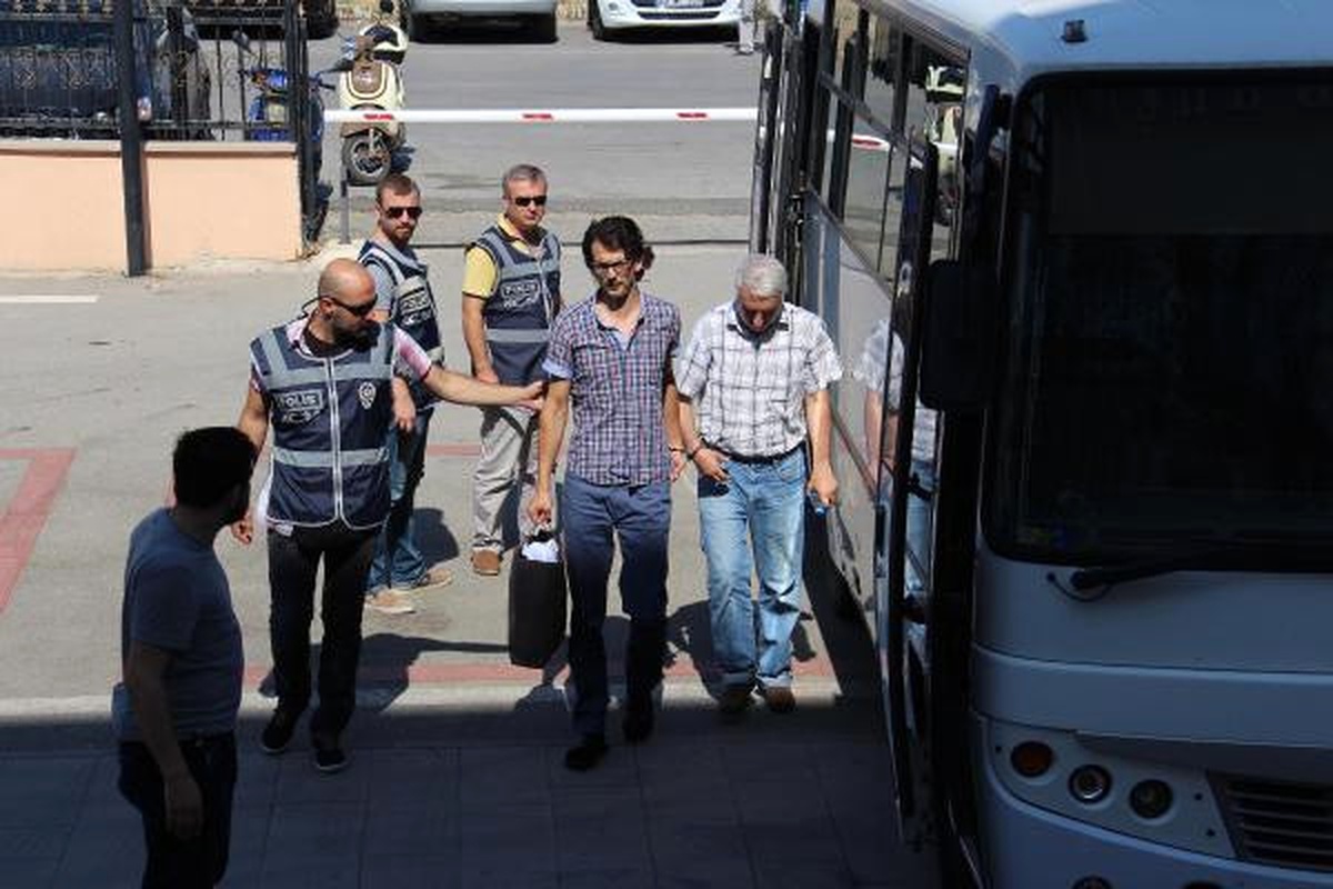 Edirne\'de Fetö\'den Gözaltına Alınan Öğretmenler Serbest Bırakıldı