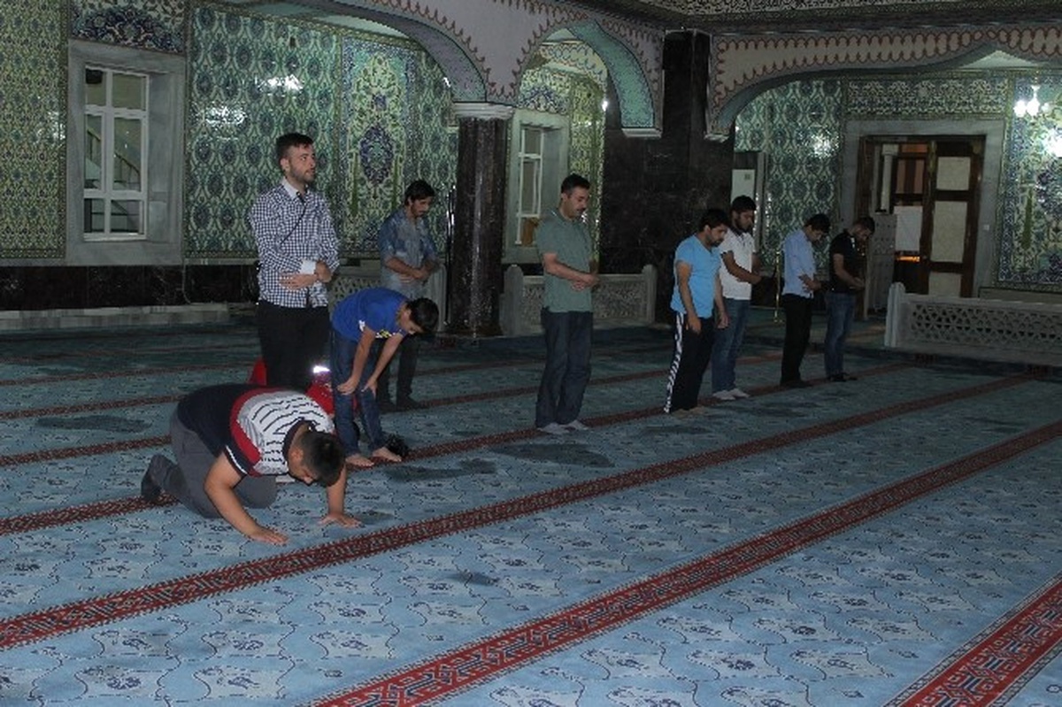 Elazığ\'da Gençler Sabah Namazında Buluştu