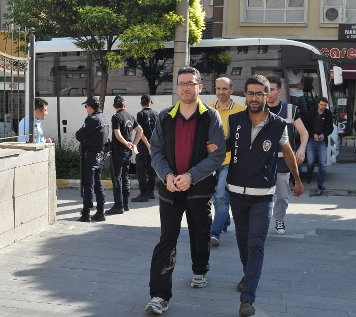 Eskişehir\'de Fetö Operasyonu: 27 Gözaltı