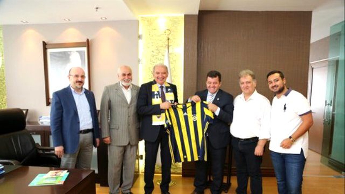 Fenerbahçeliler Başkan Mevlüt Uysal\'ı Ziyaret Etti