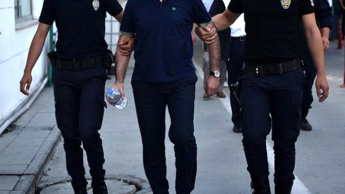 Fetö/pdy\'den Gözaltına Alınan 7 Polis Adliyeye Sevk Edildi
