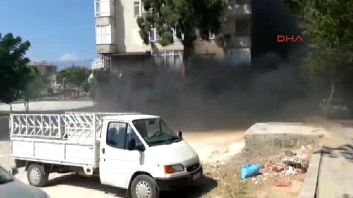Hatay\'da CHP Defne İlçe Binasında Yangın