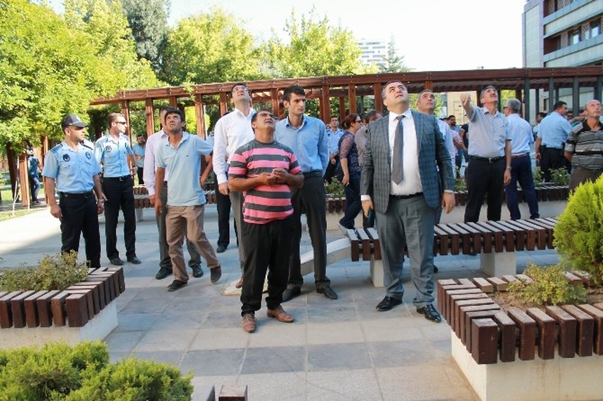 İntihar Girişimini Tiyatro İzler Gibi İzlediler