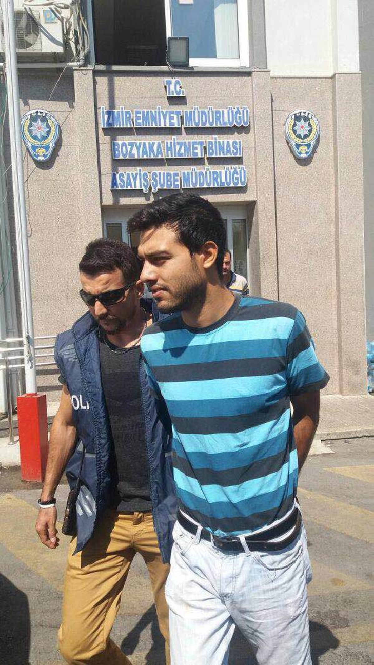 İzmir\'de Kavga: 1 Ölü, 2 Yaralı