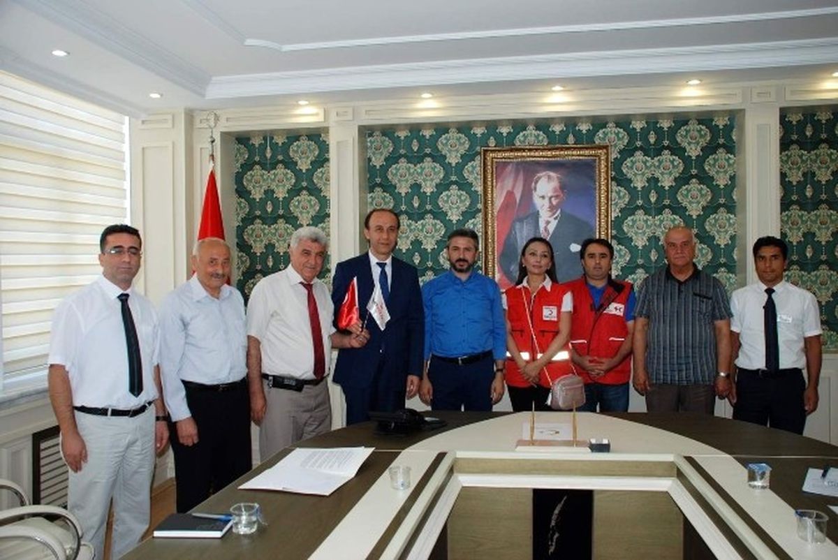Kızılay Adıyaman Şubesinden Vali Abdullah Erin\'e Ziyaret