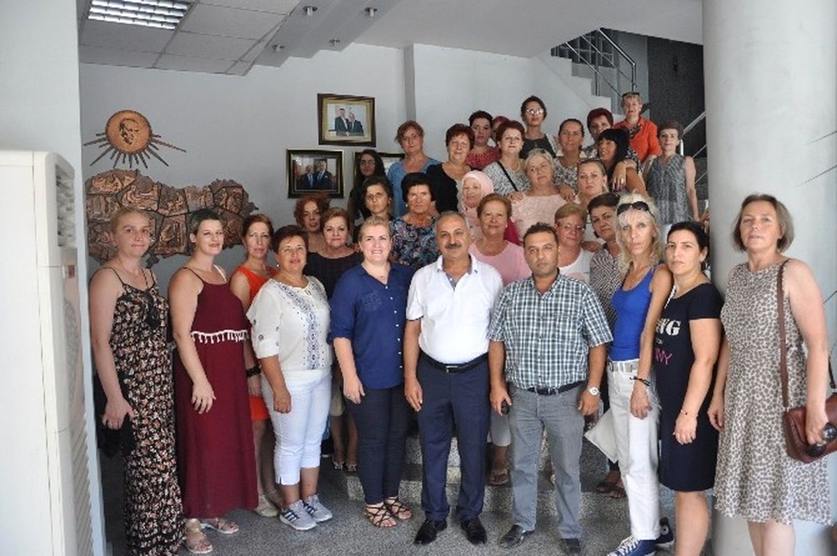 Kosovalı Kadınlardan Esob Başkanı Dinçer\'e Ziyaret