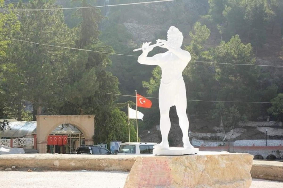 Marsyas Heykeli, Dinar\'da Suçıkan Bölgesine Monte Edildi
