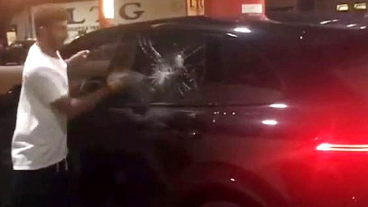 MotoGP Pilotu Iannone, Anahtarını Arabada Unutunca Camı Kırdı