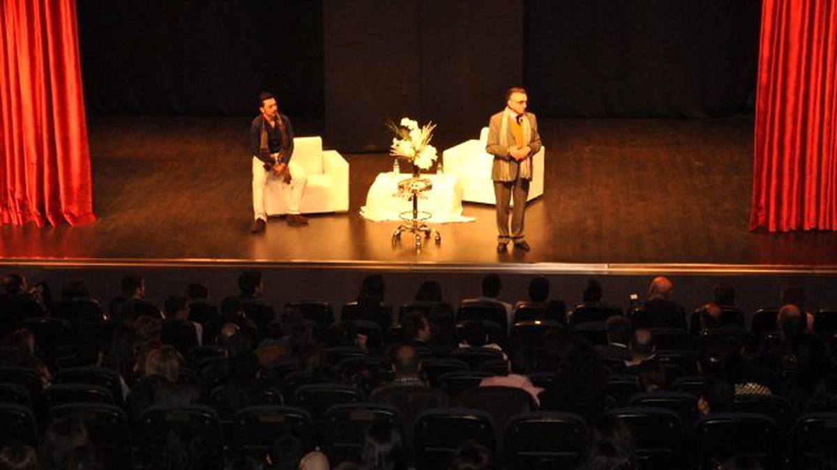 Sahne Tozu Tiyatrosu Yeteneğe Işık Tutuyor